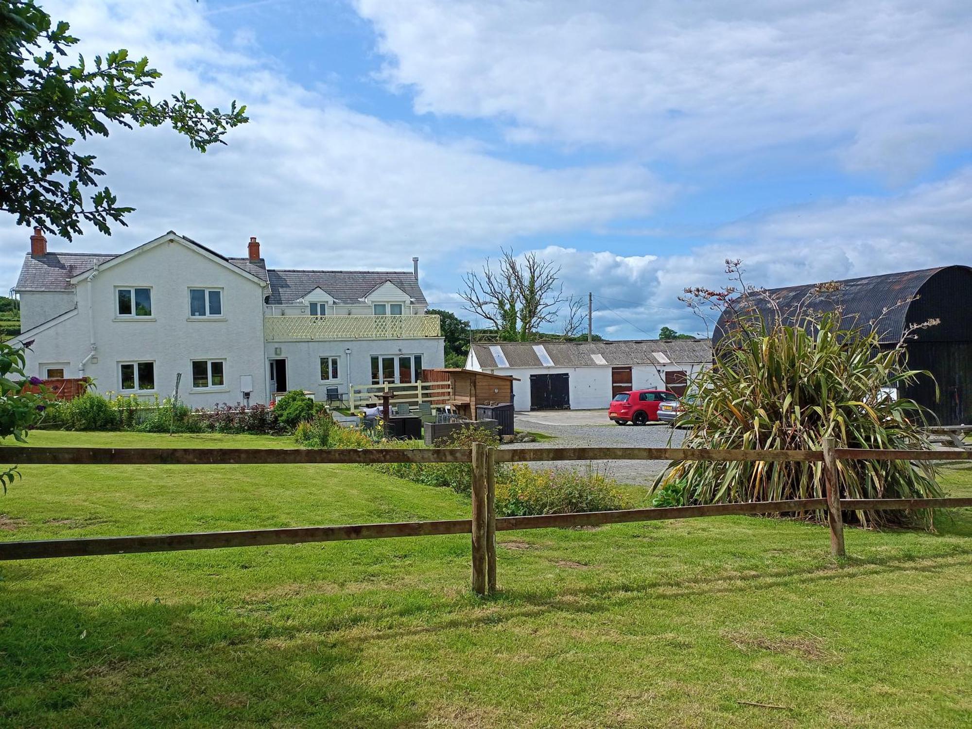 Hôtel Pantysgyfarnog Near Carmarthenshire Pembrokeshire Extérieur photo